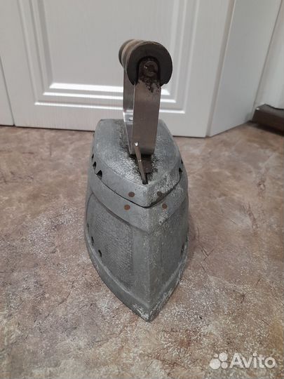 Продам старинный утюг