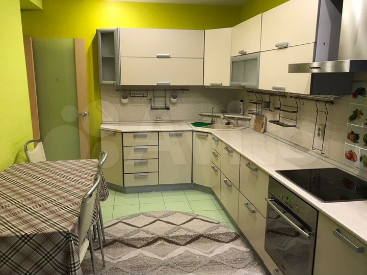 2-к. квартира, 76 м², 7/10 эт.