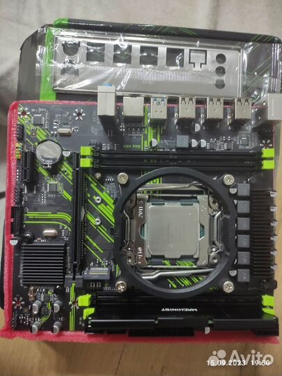 Материнская плата с процессором и памятью