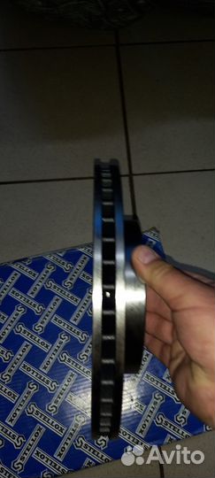 Диски тормозные передние Ниссан Тиида 4х114.3