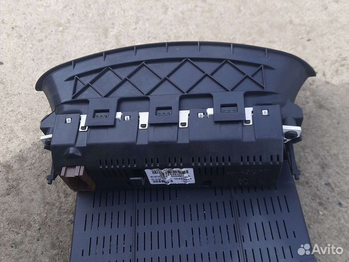 Информационный дисплей Peugeot 308