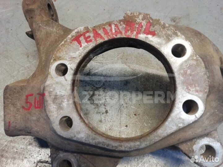 Кулак поворотный передний правый Nissan Teana J32