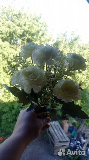 Искусственные цветы для декора и ритуальные