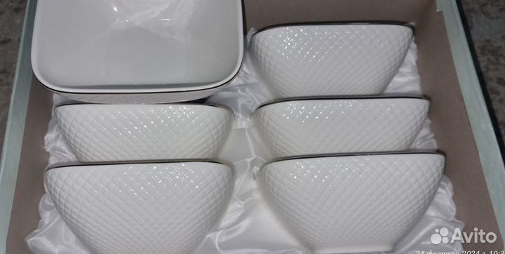 Салатники, тарелки, чайный набор, соусницы набором