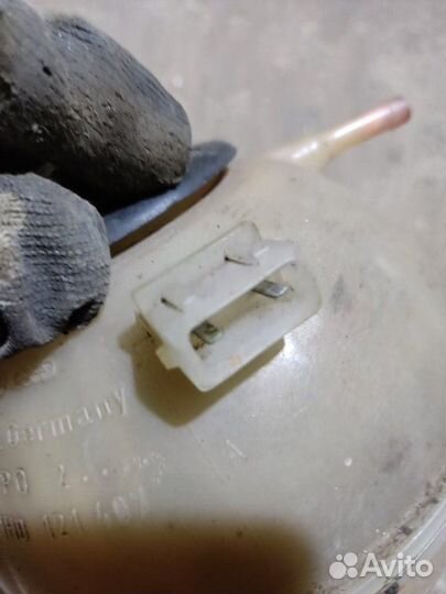 Бачок расширительный Volkswagen Vento седан 2.0I