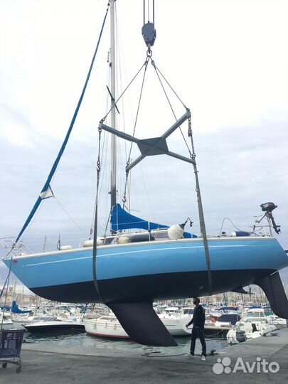 Парусно-моторная яхта