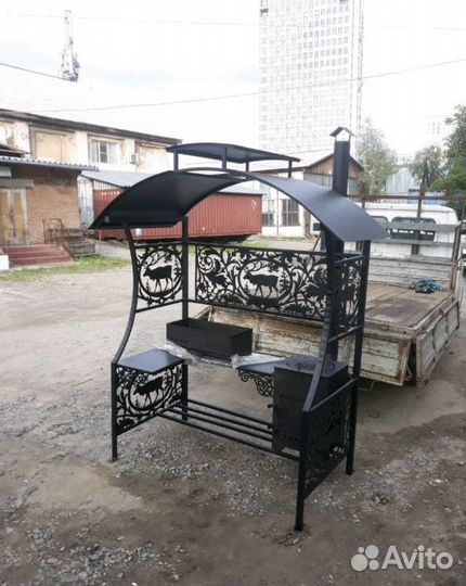 Мангал с крышей