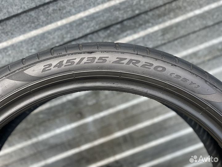 Pirelli P Zero PZ4 245/35 R20 95Y