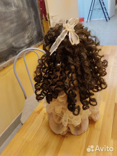 Кукла фарфоровая 45см