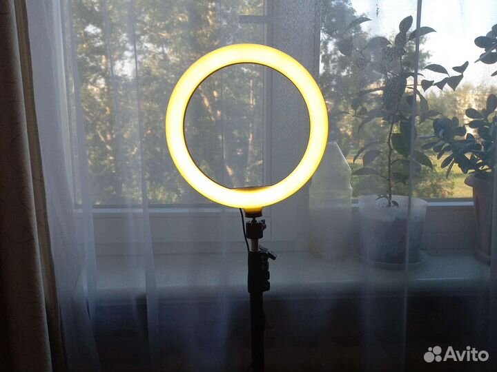 Кольцевая лампа со штативом