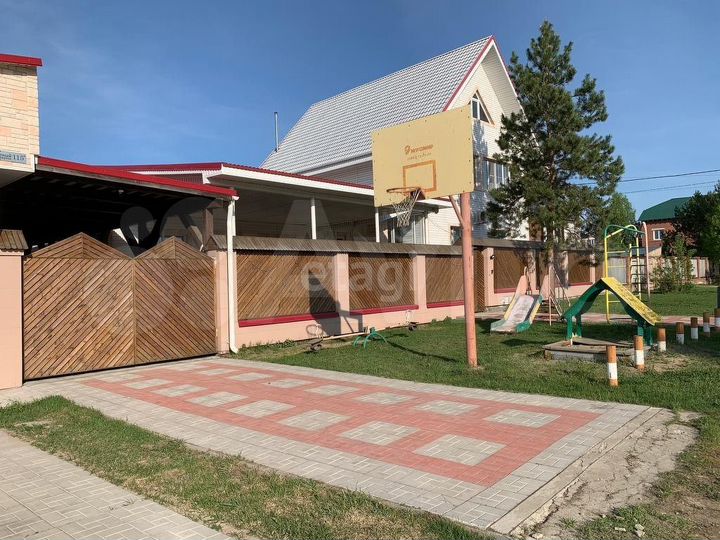 Коттедж 208,5 м² на участке 11 сот.