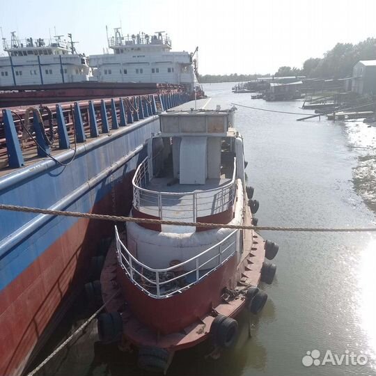 Прогулочный теплоход