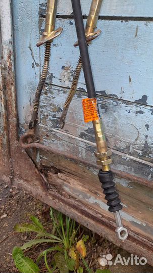 Трос ручного тормоза