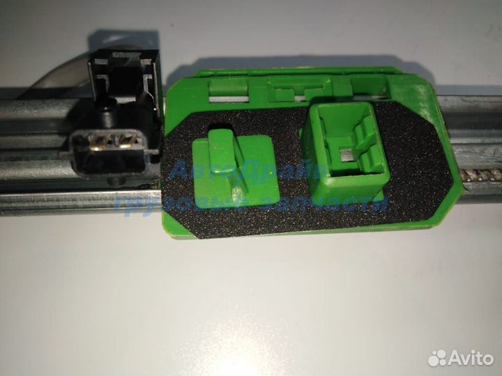 Стеклоподъемник Рено Премиум Магнум левый