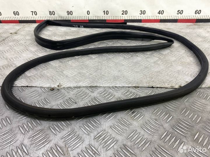 Б/У уплотнительная резинка двери задний левый