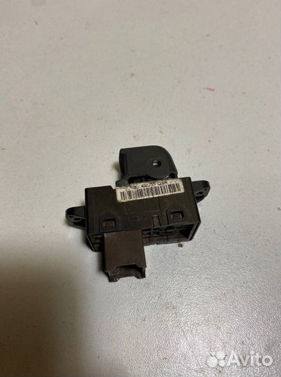 Кнопка стеклоподъемника Kia Rio 3