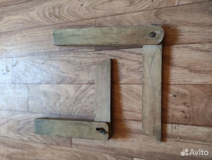 Старинный угольник плотника