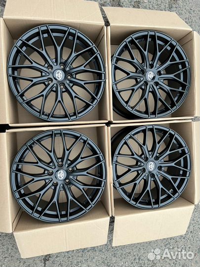 Black r18 новые диски Toyota camry R18