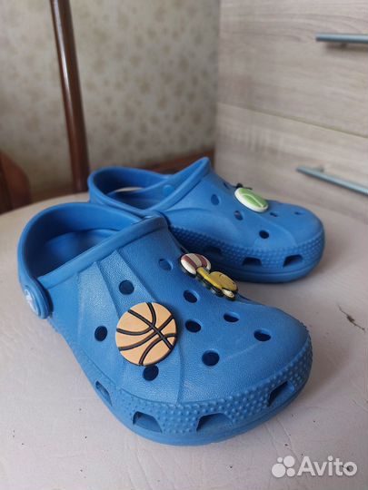 Crocs кроксы сабо детские резиновые с джибитсами