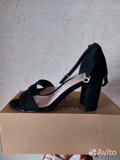 Босоножки черные 38 на каблуке