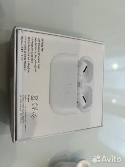 AirPods Pro with Wireless Charging Case