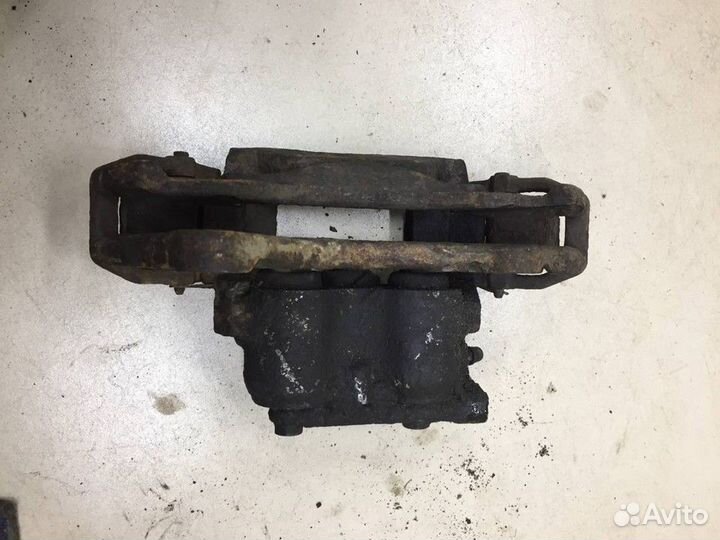 Суппорт передний левый Chevrolet Niva