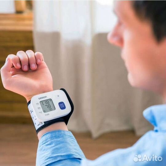 Тонометр на запястье автоматический omron RS2