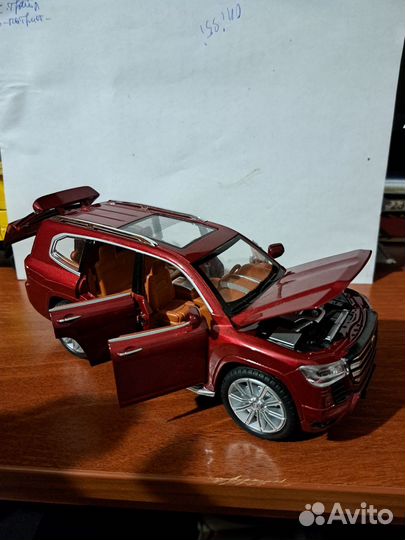 Toyota Land Cruser 300,Mercedes CLS 1:24