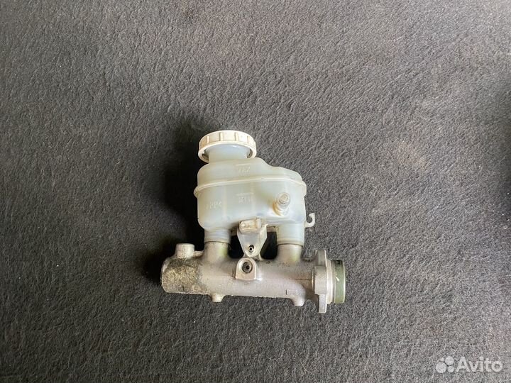 Главный тормозной цилиндр Mitsubishi lancer 9 Ориг