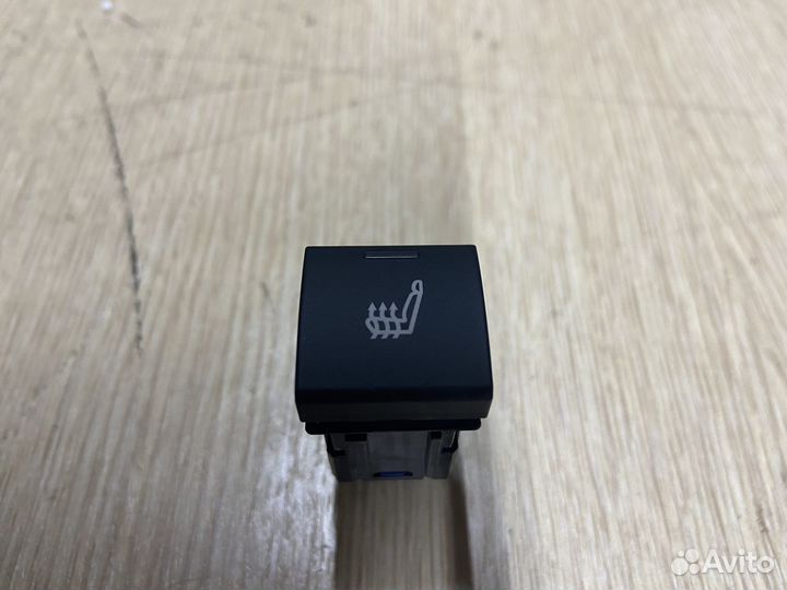 Кнопка обогрева сидений задняя Toyota Rav4 XA50