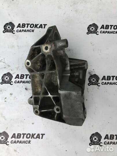 Кронштейн компрессора кондиционера Opel X16XEL