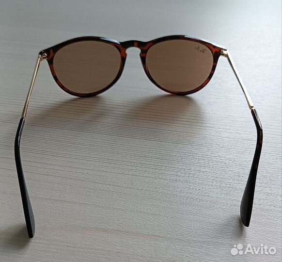 Солнцезащитные очки Ray Ban