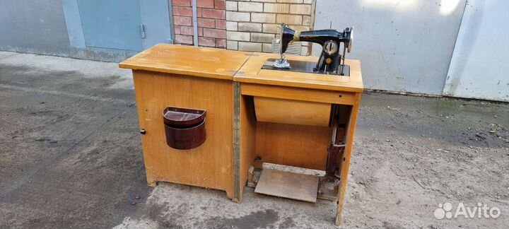 Швейная машина Подольск ножная