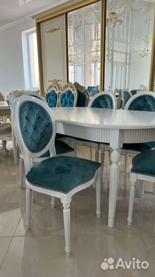 Кухонный стол и стулья