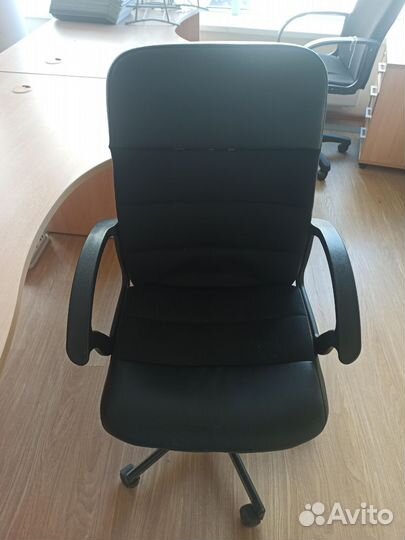 Офисное кресло