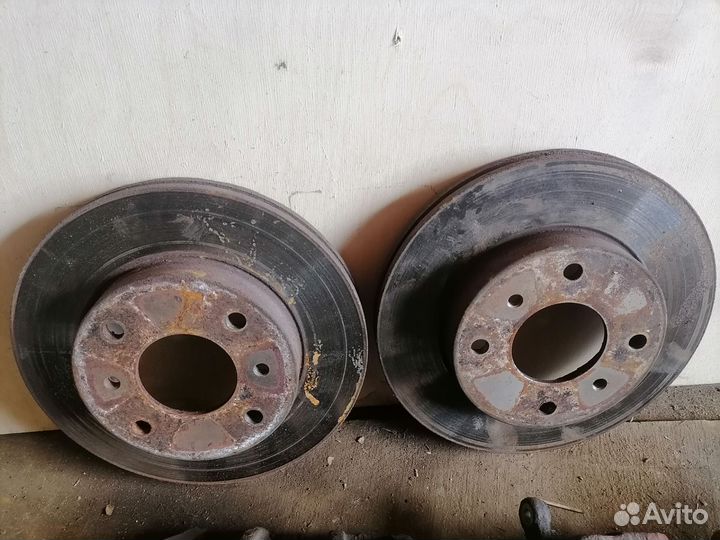 Тормозные диски на Nissan almera n16