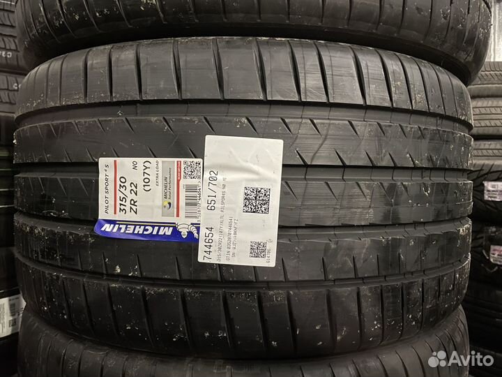 Michelin Pilot Sport 4 S 275/35 R22 и 315/30 R22 107Y