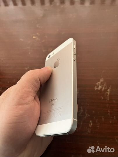 iPhone SE, 32 ГБ