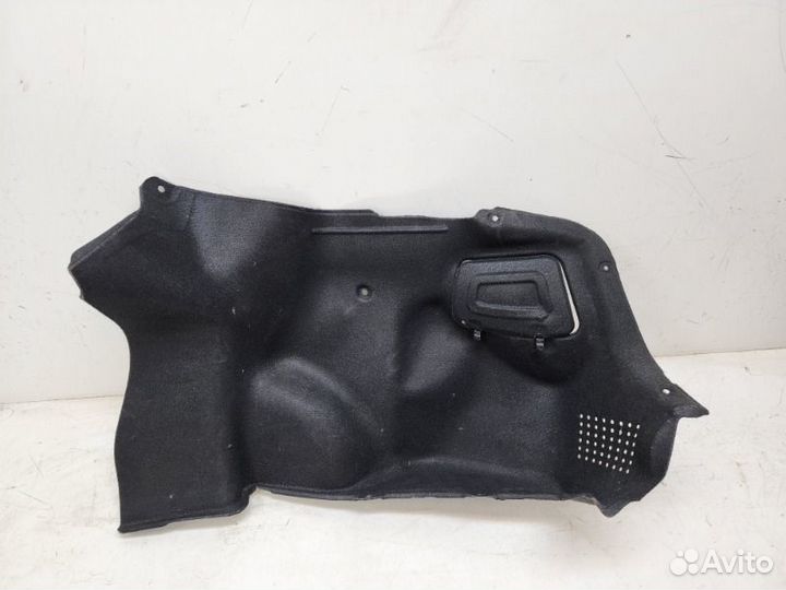 Обшивка багажника задняя правая Kia Rio 3