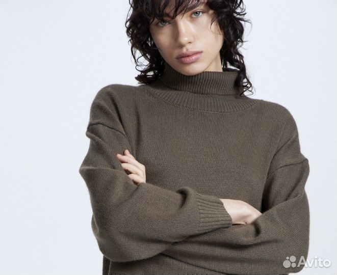 Свитер женский с горлом lime