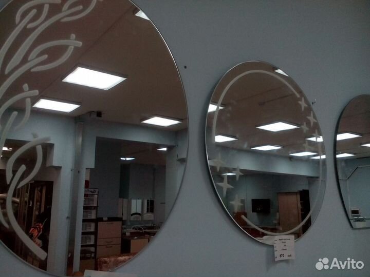 Зеркало с полкой