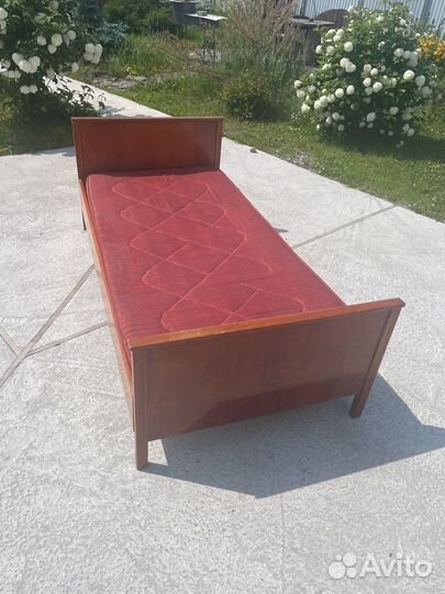 Кровать с матрасом