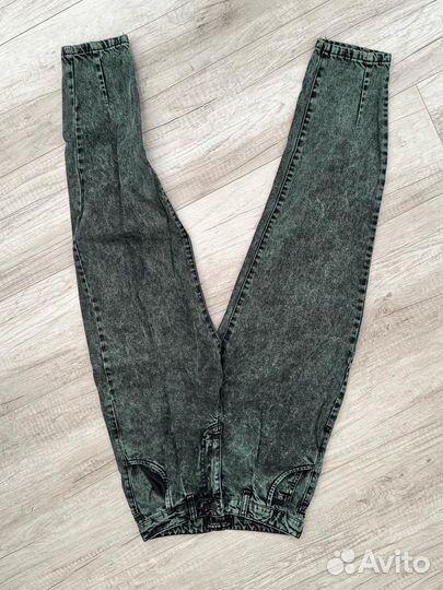 Джинсы бананы