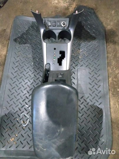 Подлокотник Toyota RAV4