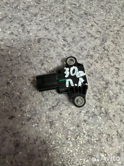 Датчик удара передний левый Genesis G70 2.0 G4KL