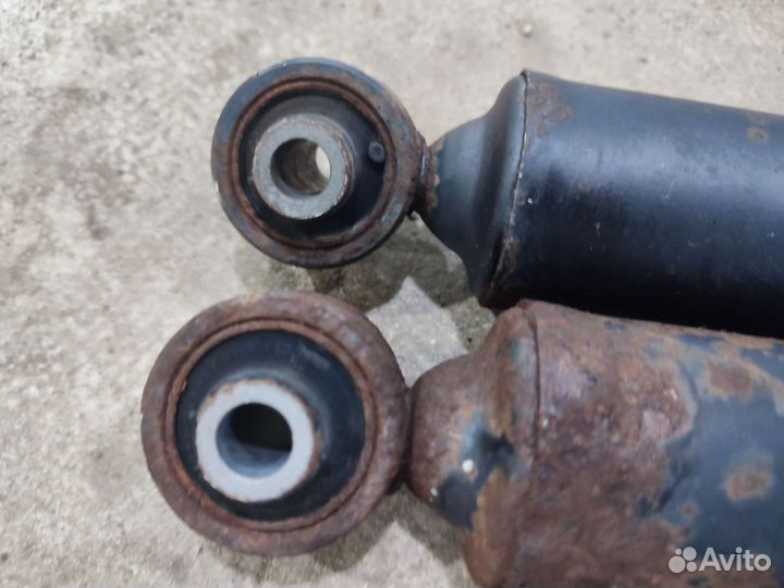 Амортизаторы задние Toyota RAV4 XA30