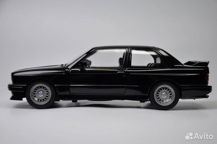 Модель авто BMW M3 (E30) 1986-1991 1:24 металл