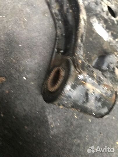 Рычаг подвески передний правый Nissan Cube ANZ10