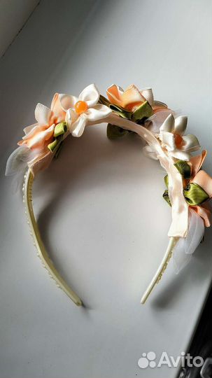 Ободок для волос с цветами