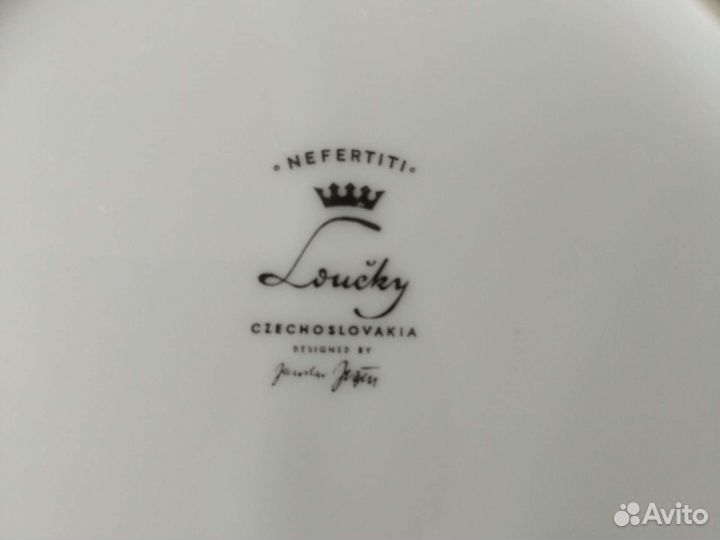 Набор чайник, молочник, блюдо и тарелки, сахарница